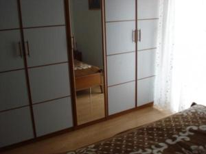 Apartment in Dugi Rat with sea view, balcony, air conditioning, WiFi 5113-3