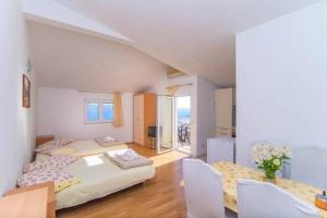 Studio Apartment in Dugi Rat with Sea View, Terrace, Air Conditioning, WiFi 5113-1
