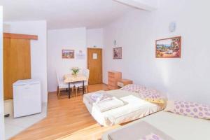 Studio Apartment in Dugi Rat with Sea View, Terrace, Air Conditioning, WiFi 5113-1