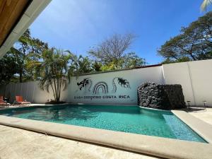 Casa Ogopogo 2.0 - 5 Bedroom home in Surfside Playa Potrero - Walk to beach and restaurants, Potrero