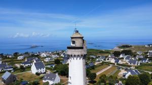 Maisons de vacances TY MENEZ HEOL - RARE Magnifique villa de 350 m avec piscine interieure : Maison de Vacances