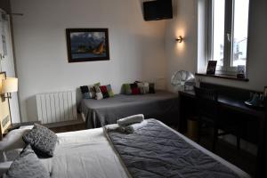 Hotels Hotel Le Coureau : photos des chambres