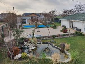 Elis Tranzit House Merei