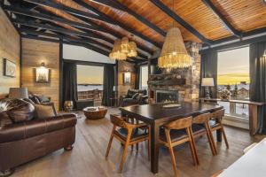 Chalet Monashee - Brand New High-End Property with Amazing Views
