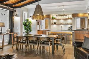 Chalet Monashee - Brand New High-End Property with Amazing Views