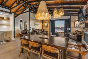 Chalet Monashee - Brand New High-End Property with Amazing Views