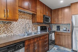 Heavenly Mountain Condo managed by Little Sister Getaways