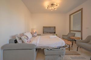 Modern 1-Bedroom Apartment in G-Cribs, El Gouna, pool access