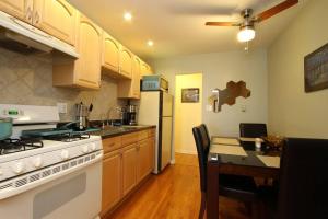 Apartment Sleeps 4 with Free Parking