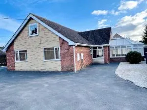 5-Bedroom Cottage in Healing, Grimsby - 北基林格霍梅