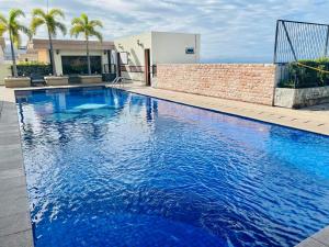 Morgan Suite BGC Shortwalk3 Venice Mall free pool gym