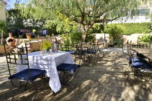 Hotels Hotel La Petite Boheme : Chambre Familiale - Vue sur Jardin