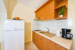 Apartments Elvir Vrsi 