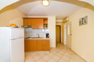 Apartments Elvir Vrsi 