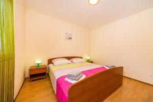 Apartments Elvir Vrsi 