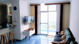 Apto na avenida da praia no Caiçara