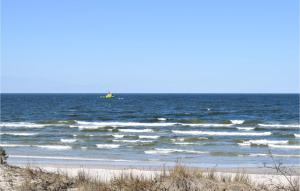 2 Bedroom Cozy Home In Trzesacz