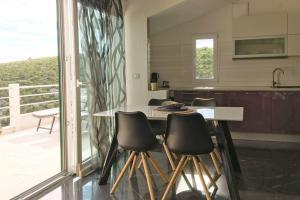 Seaside family friendly house with a swimming pool Cove Ljubljeva, Trogir - 20531