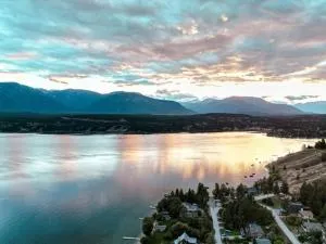 Oasis Getaway, Mins to Lake, King Bed, Dbl Garage - Windermere