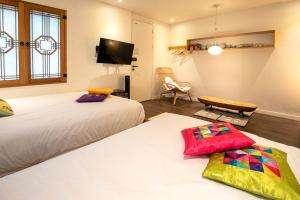 Phòng cho 4 người với phòng tắm riêng bên ngoài (Quadruple Room with Private External Bathroom)