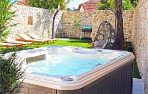 Nice Home In Cavtat With Jacuzzi, Sauna And 4 Bedrooms