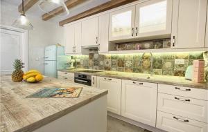 Gorgeous Home In Cavtat With Wifi