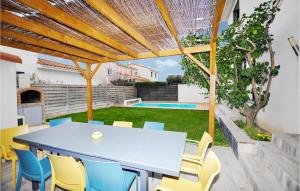 Maisons de vacances Awesome Home In Torreilles With Outdoor Swimming Pool, Wifi And 5 Bedrooms : photos des chambres