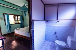 Lao Long Riverside and Budget Garden Guesthouse