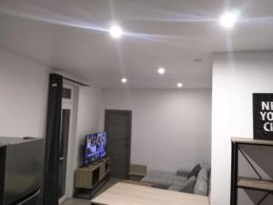 Appartements Bel appartement spacieux - Cuisine equipee - TV Ultra HD 138cm - Balcon : photos des chambres