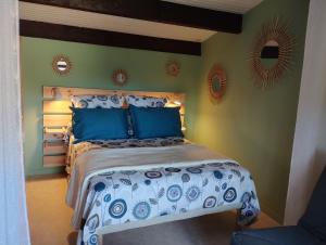 B&B / Chambres d'hotes Chez Nathalie et Raphael : Chambre Quadruple - Vue sur Jardin