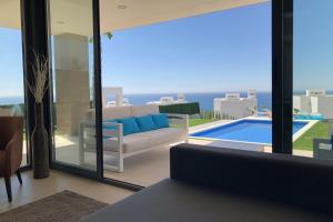 2254-Luxury villa with private pool and seaview