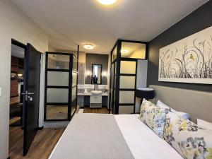 The Vantage Serviced Apartment Collection