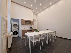 Tolstov Apartments - 300m2 Loft with 7 Rooms - 15 Min Messe DUS & Old Town DUS