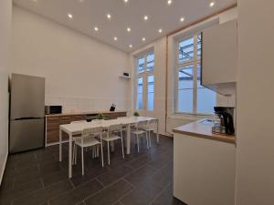 Tolstov Apartments - 300m2 Loft with 7 Rooms - 15 Min Messe DUS & Old Town DUS