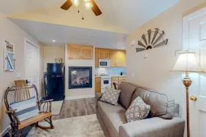 Vermont Farmhouse Cabin #2 - Lake Elmore