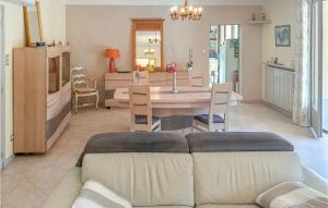 Maisons de vacances Beautiful home in Caumont-sur-Durance with Outdoor swimming pool, WiFi and 3 Bedrooms : photos des chambres