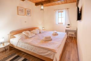 Chalet Markoci With Hot Tub - Happy Rentals