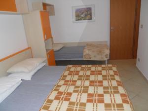 Modern flat for 8 people with swimming pool