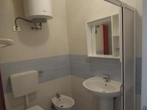 Adorable flat with large terrace overlooking the sea