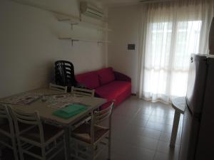 Precious apartment in residence with swimming pool