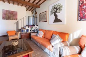 Villa I Camini - Outbuilding, dependance - Swimming pool - Garden - BBQ and fireplaces - Soccer field