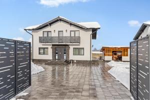 D&M Family Residence Bran 1