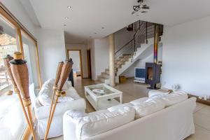 Catalunya Casas Modern Magnificence , only a few km to the beach!