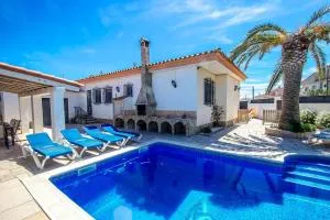 Catalunya Casas Beach Vibes Villa less than 1km to town and sea! - 霍斯皮塔勒·德尔英福