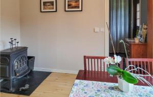 Lovely Home In Hishult With Wifi