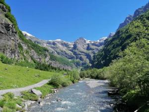 Maisons de vacances La belle des praz : Appartement avec Vue sur la Montagne