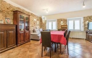 3 Bedroom Pet Friendly Home In Col