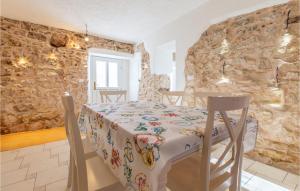 3 Bedroom Pet Friendly Home In Col