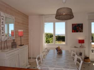 Maisons de vacances Holiday Home Rendez-vous a la plage by Interhome : photos des chambres