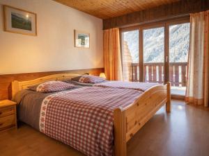 Apartment Jorasse C 20 by Interhome